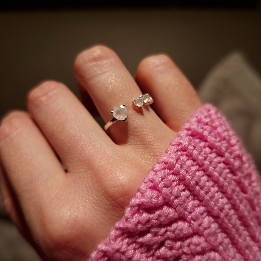 Ženski prstan iz srebra CUPID, Mesečev kamen