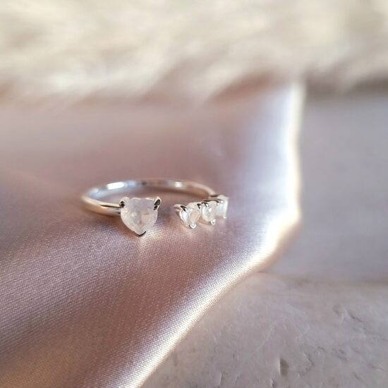 Ženski prstan iz srebra CUPID, Mesečev kamen