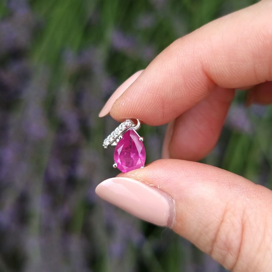 Ženski obesek iz srebra BIRTHSTONE Julij, Rubin in Beli Topaz