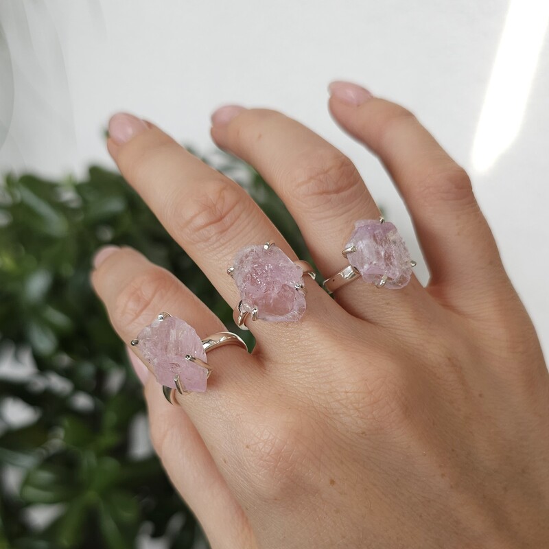 Ženski prstan iz srebra RAW BEAUTY, Kunzit Ženski prstan iz srebra RAW BEAUTY, Kunzit