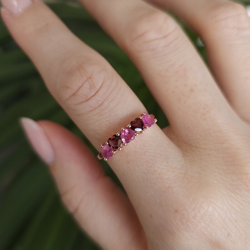 Ženski prstan iz srebra QUEEN OF HEARTS, Rubin in Granat