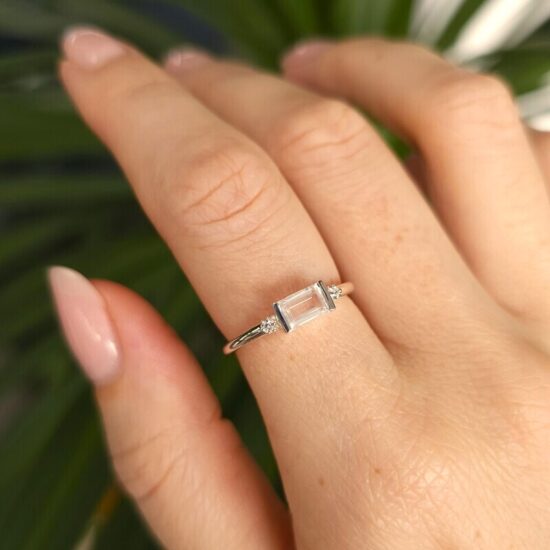 Ženski prstan iz srebra VILLA, Roževec in Beli Topaz