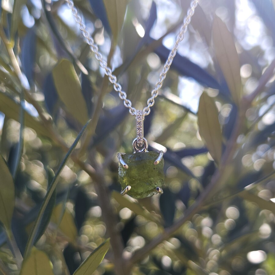 Damenanhänger aus Sterlingsilber UNCUT PAVÉ, Peridot
