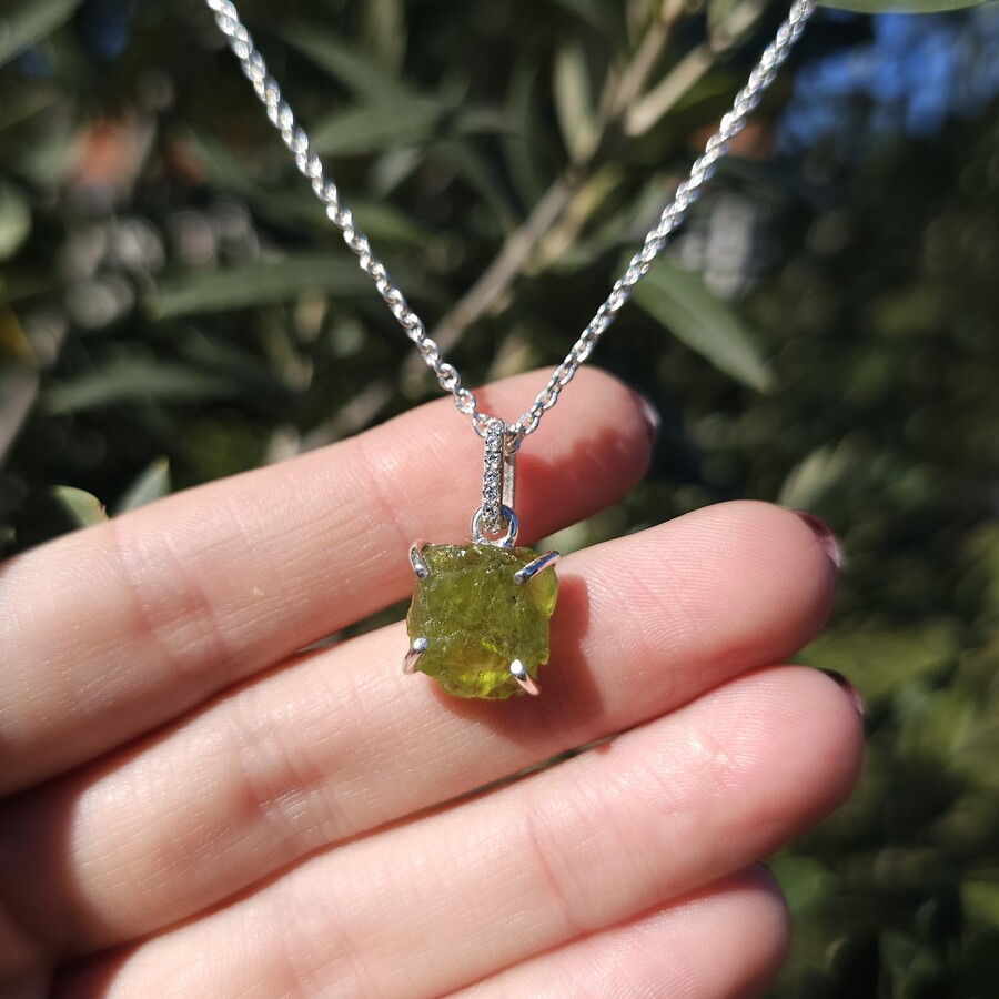 Damenanhänger aus Sterlingsilber UNCUT PAVÉ, Peridot