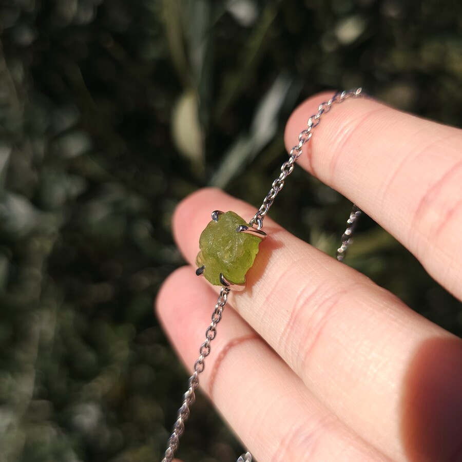 Silbernes Damenarmband RAW BEAUTY, Peridot Silbernes Damenarmband RAW BEAUTY, Peridot