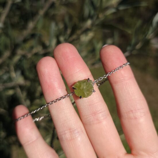 Silbernes Damenarmband RAW BEAUTY, Peridot Silbernes Damenarmband RAW BEAUTY, Peridot