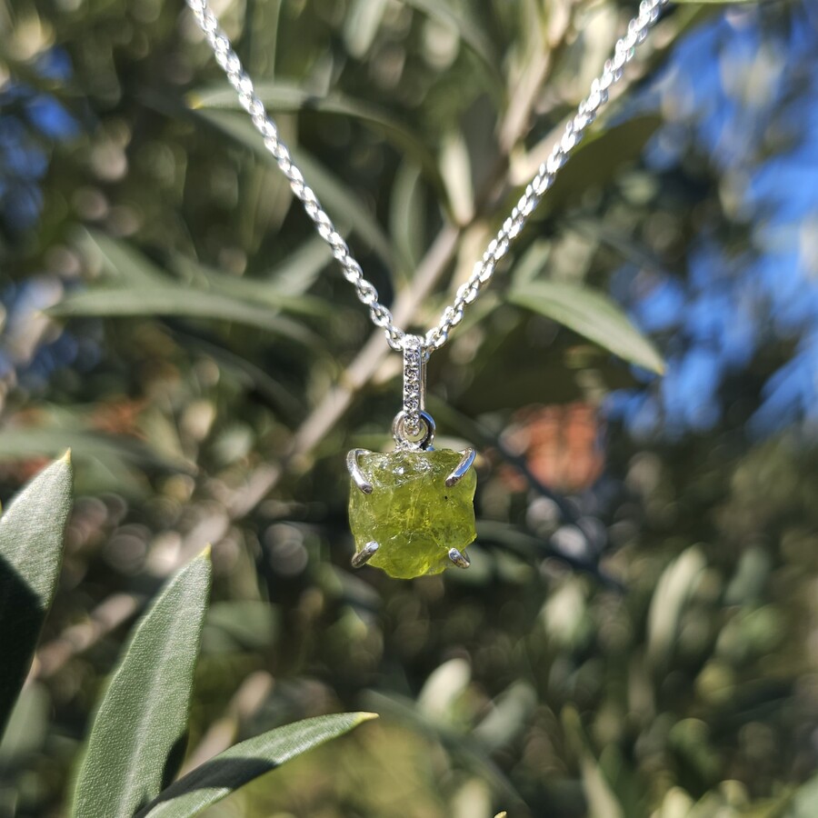 Damenanhänger aus Sterlingsilber UNCUT PAVÉ, Peridot