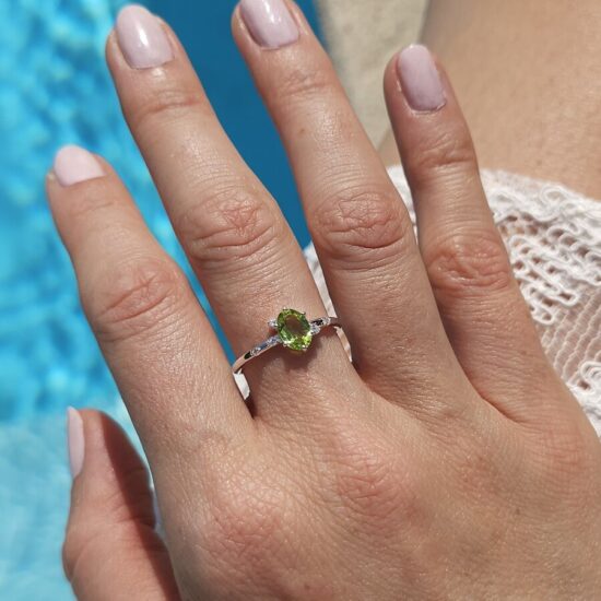 Damenring ADORIA, Peridot und weißer Topas