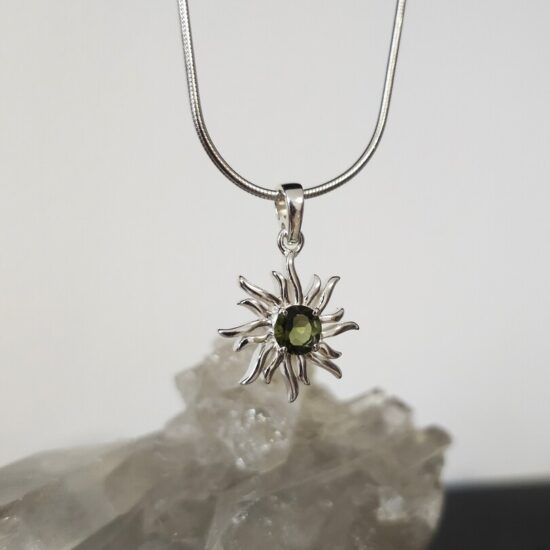 Ženski obesek iz srebra SUN, Moldavit