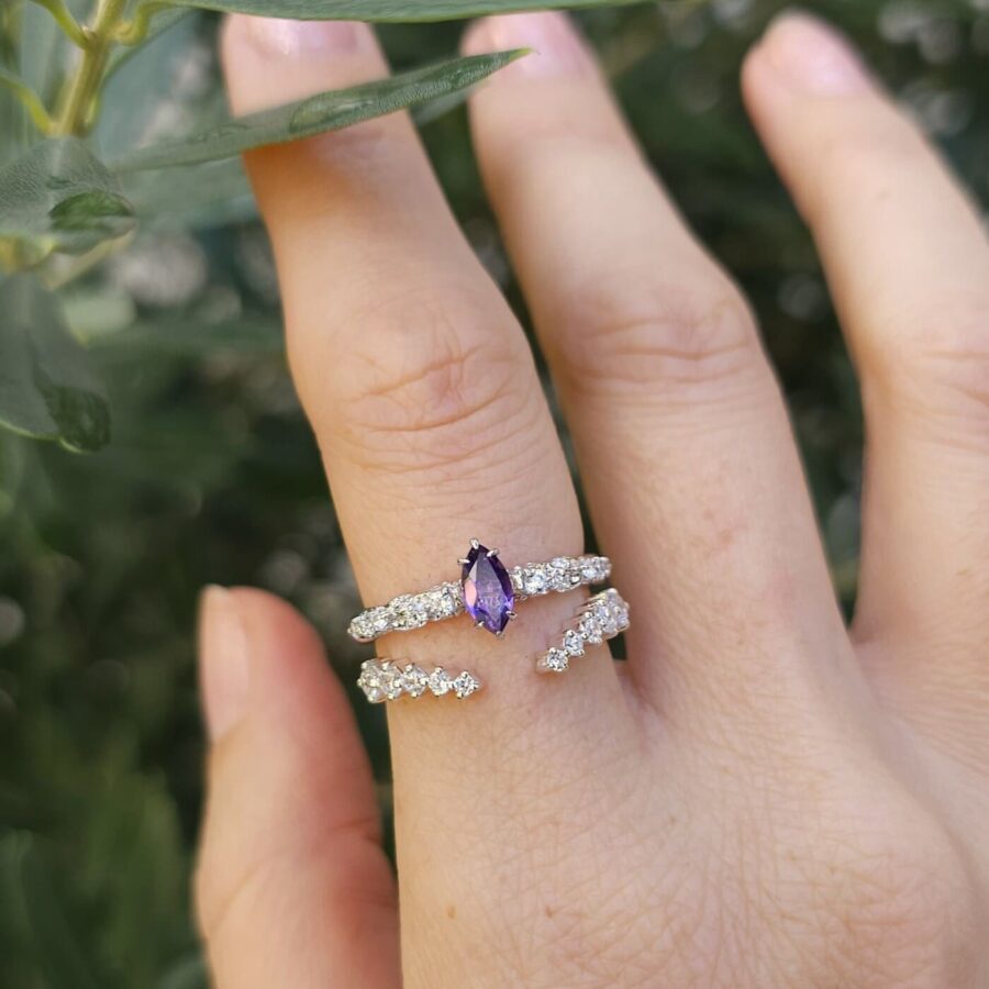 Ženski prstan iz srebra LAVINA, Ametist in Beli Topaz Ženski prstan iz srebra LAVINA, Ametist in Beli Topaz