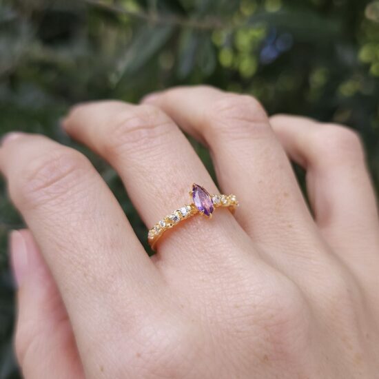 Ženski prstan iz srebra LAVINA, Ametist in Beli Topaz Ženski prstan iz srebra LAVINA, Ametist in Beli Topaz