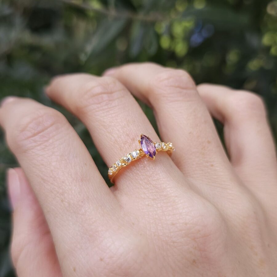 Ženski prstan iz srebra LAVINA, Ametist in Beli Topaz Ženski prstan iz srebra LAVINA, Ametist in Beli Topaz