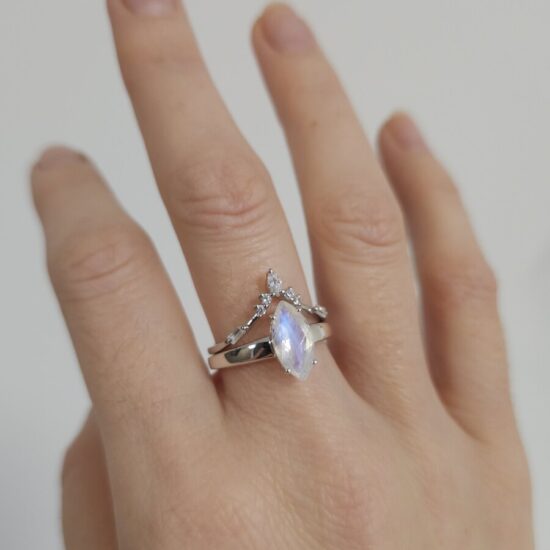 Damenring aus Silber IRIDESA, Mondstein