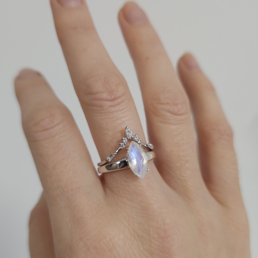 Damenring aus Silber IRIDESA, Mondstein