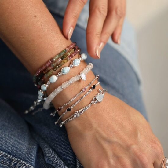 Ženska srebrna narukvica EMELY, mjesečev kamen i bijeli topaz Ženska srebrna narukvica EMELY, mjesečev kamen i bijeli topaz