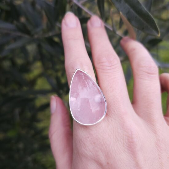 Ženski srebrni prsten AHAVA, Roževec Ženski srebrni prsten AHAVA, Roževec