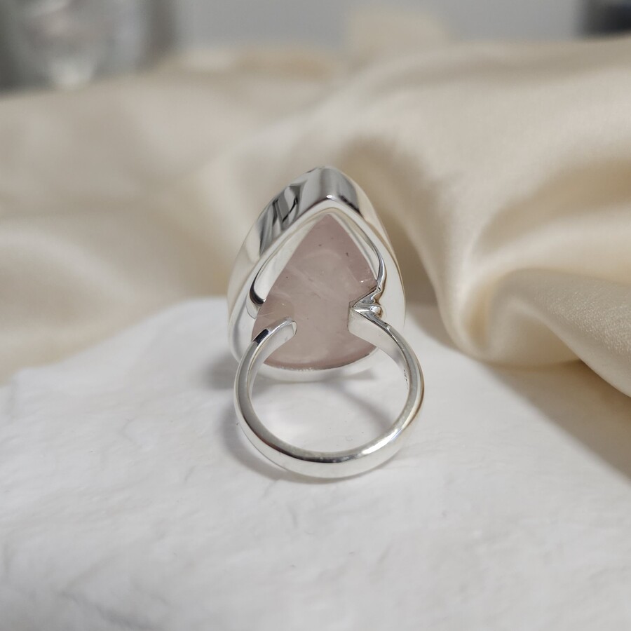 Ženski srebrni prsten AHAVA, Roževec Ženski srebrni prsten AHAVA, Roževec