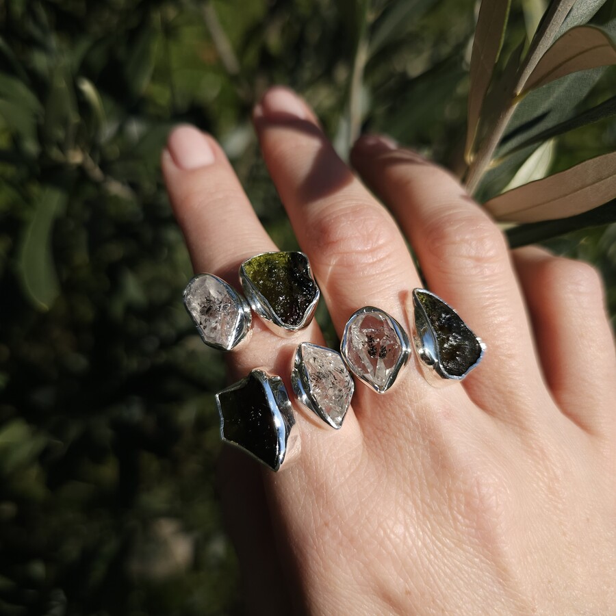 Ženski prstan iz srebra DIVINE, Moldavit in Herkimer