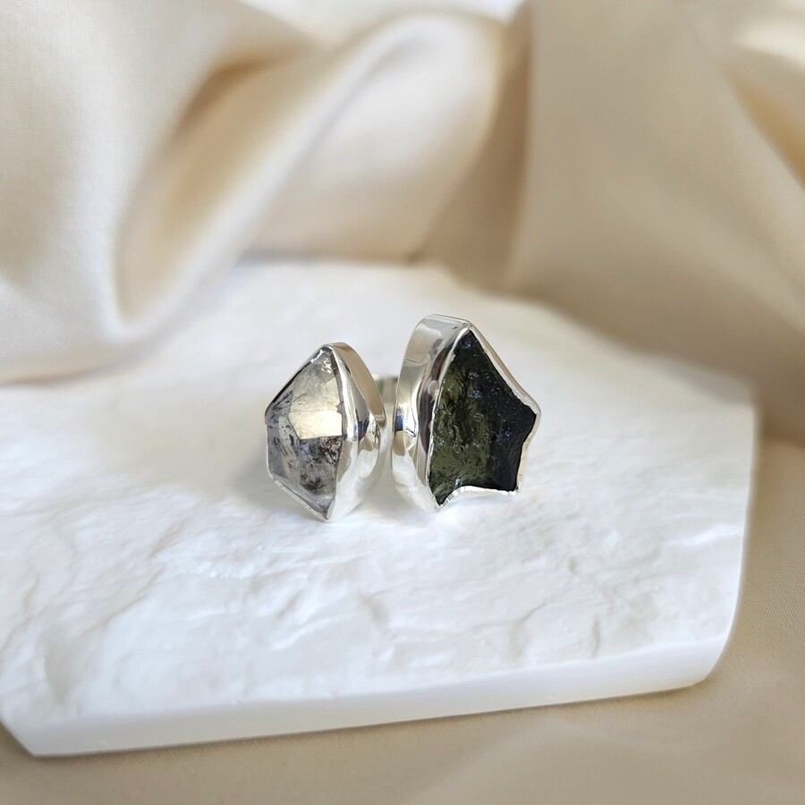 Ženski prstan iz srebra DIVINE, Moldavit in Herkimer