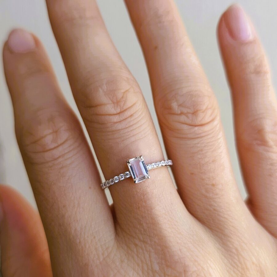 20250714_143658 Ženski prstan iz srebra PALOMA, Kamena strela in Beli Topaz