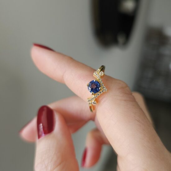 Ženski prstan iz srebra PRIMAVERA, Kianit in Beli Topaz Ženski prstan iz srebra PRIMAVERA, Kianit in Beli Topaz