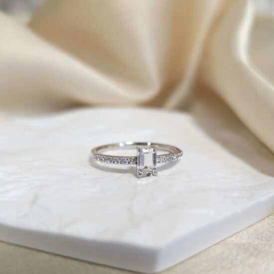 Ženski prstan iz srebra PALOMA, Kamena strela in Beli Topaz Ženski prstan iz srebra PALOMA, Kamena strela in Beli Topaz