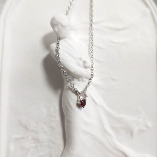 Silberne EVA-Kette für Damen, Rosenquarz und Granat Silberne EVA-Kette für Damen, Rosenquarz und Granat