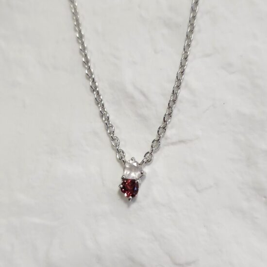 Silberne EVA-Kette für Damen, Rosenquarz und Granat Silberne EVA-Kette für Damen, Rosenquarz und Granat