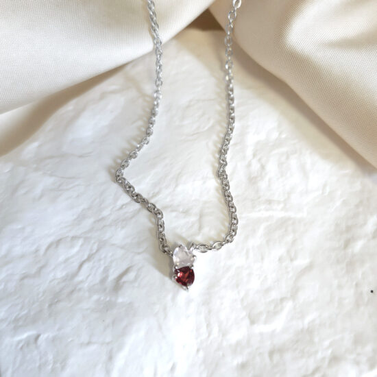 Silberne EVA-Kette für Damen, Rosenquarz und Granat Silberne EVA-Kette für Damen, Rosenquarz und Granat