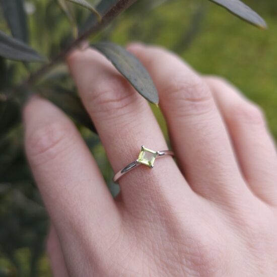 Ženski prstan JASMIN, Peridot