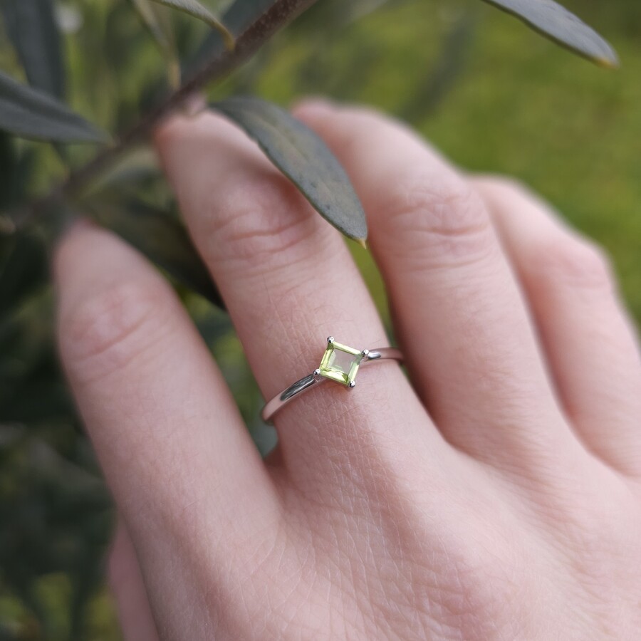 Ženski prstan JASMIN, Peridot