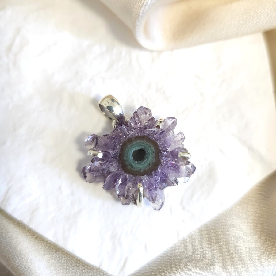 Ženski obesek iz srebra ARADIA, Ametist Stalaktit